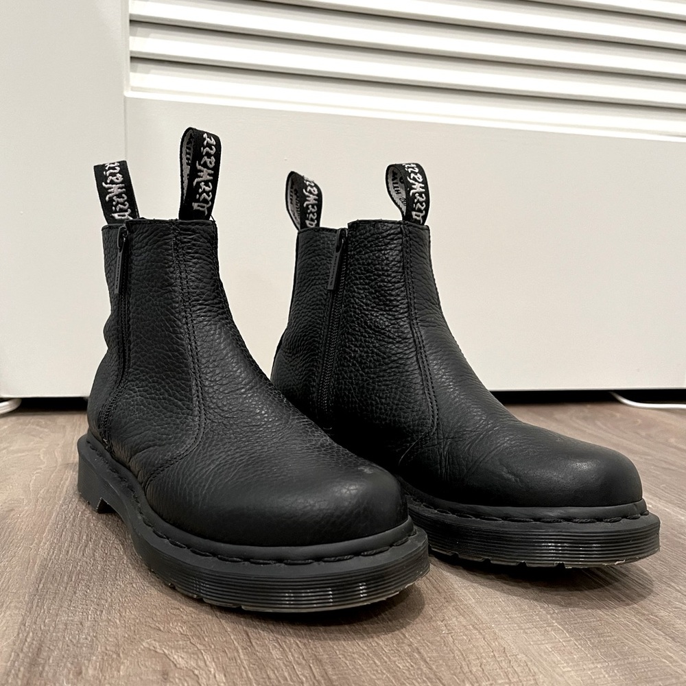 Dr. Martens 2976 Zip Chelsea Boot Size 6 women’s